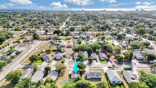 Tourist Nook Delray, 240 NW 9th Ave, Delray Beach, Florida 33444, image 1