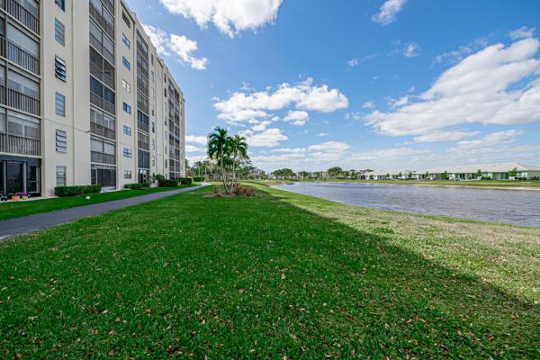Huntington Lakes 1, 14425 Strathmore Ln #206, Delray Beach, Florida 33446, image 2