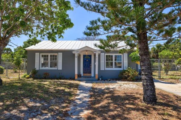Pinewood, 813 S 6th St, Fort Pierce, Florida 34950, image 1
