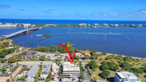 Dottor, 129 S Golfview Rd #5, Lake Worth Beach, Florida 33460, image 1