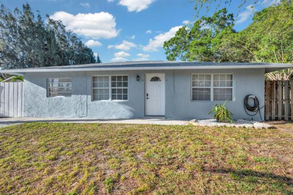 Regina Palms, 348 Florida Ave, Fort Pierce, Florida 34982, image 1