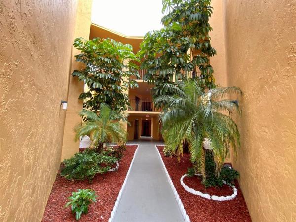 4374 NW 9th Ave #17-3d, Pompano Beach, Florida 33064, image 1
