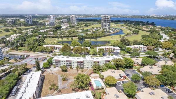 Jamestown, 1638 Embassy Dr #410, West Palm Beach, Florida 33401, image 1