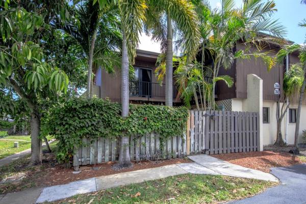 Kirkwood Townhomes, 2842 Kirkwood Cir, Lake Worth Beach, Florida 33461, image 1