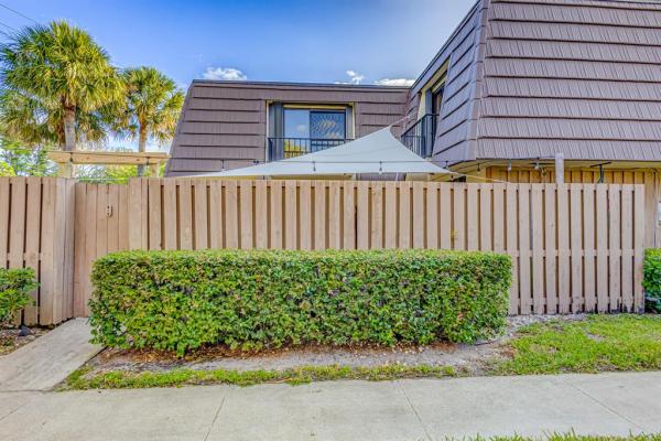 Sandalwood Estates, 114 1st Ct, Palm Beach Gardens, Florida 33410, image 1