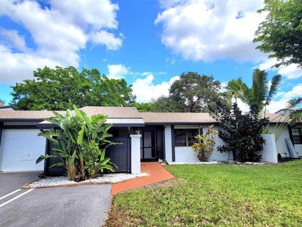 Indian Trail Villas, 24 Horicon Ct, Royal Palm Beach, Florida 33411, image 1