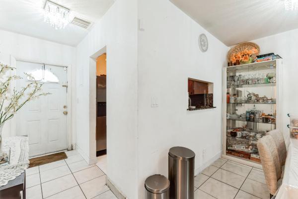Narcissus Gardens, 5151 W Oakland Park Blvd #103, Lauderdale Lakes, Florida 33313, image 2