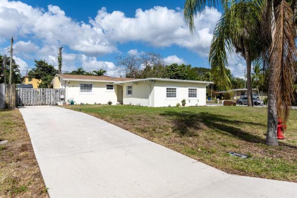 Lake Belvedere Estates, 949 Sarazen Dr, West Palm Beach, Florida 33413, image 1
