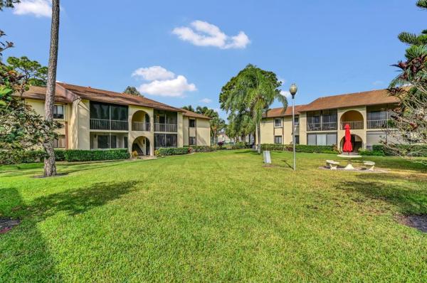 Pine Ridge South 3, 301 Knotty Pine Cir #B-2, Greenacres, Florida 33463, image 1