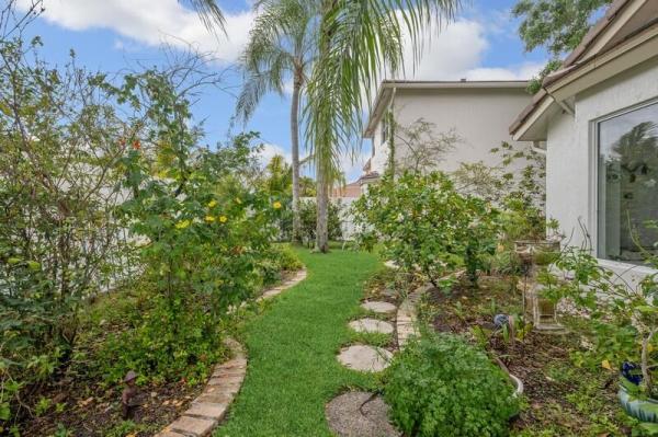 Lawrence Oaks, 7894 Manor Forest Blvd, Boynton Beach, Florida 33436, image 2