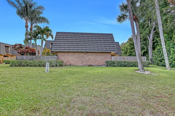 Village Of Sandalwood Lakes, 2421 24th Way, West Palm Beach, Florida 33407, image 2
