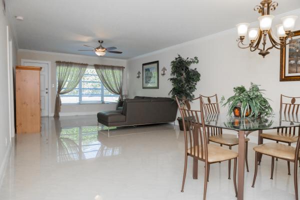 Town Villas At Moon Lake, 18761 Jolson Ave #4, Boca Raton, Florida 33496, image 2