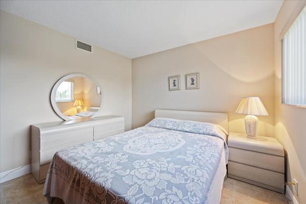 Lakeside Village, 725 Lori Dr #213, Palm Springs, Florida 33461, image 2