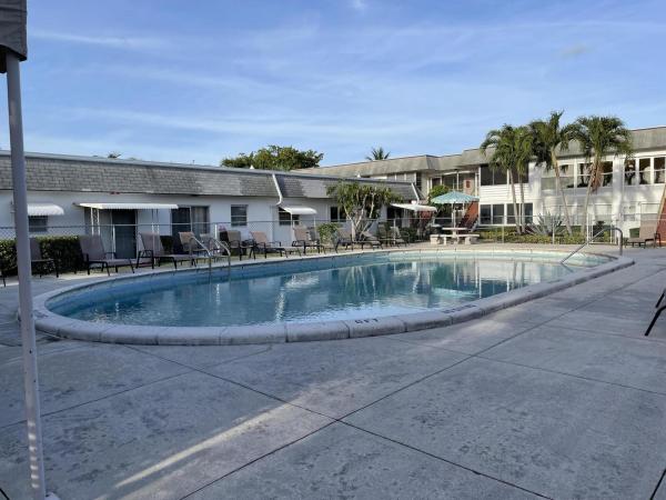 Plymouth At Century Village, 32 Plymouth D, West Palm Beach, Florida 33417, image 2