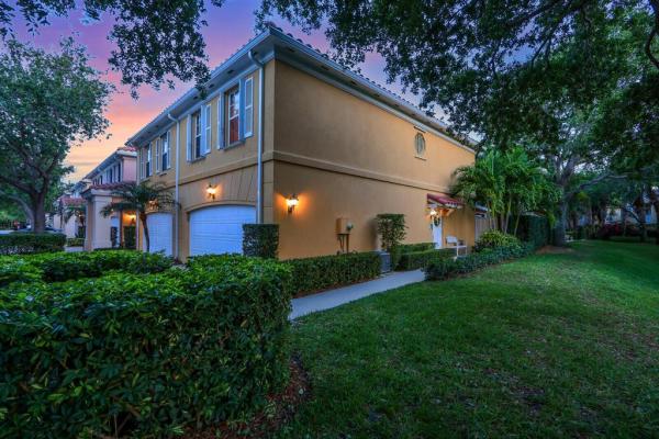 Tequesta Oaks, 40 Live Oak Cir, Tequesta, Florida 33469, image 1