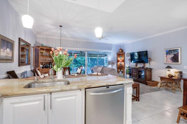 Tequesta Oaks, 40 Live Oak Cir, Tequesta, Florida 33469, image 1