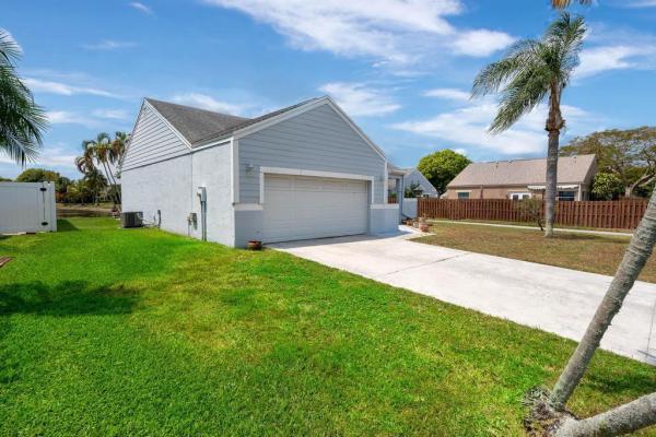 Waterchase West, 8639 Spring Valley Dr, Boynton Beach, Florida 33472, image 3