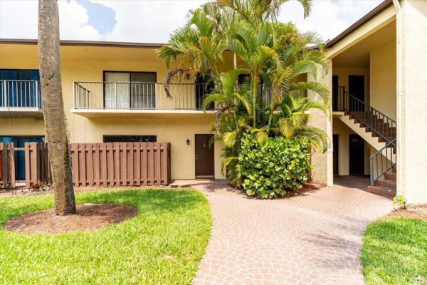 2050 Oleander Blvd #10-102, Fort Pierce, Florida 34950, image 1