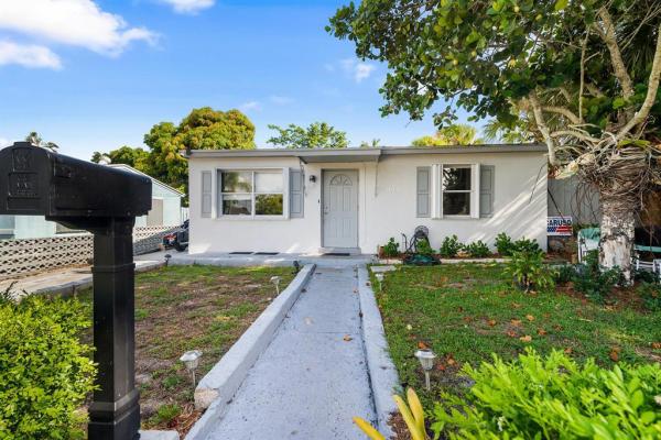 Lakeview Ridge, 943 W Lakewood Rd, West Palm Beach, Florida 33405, image 1
