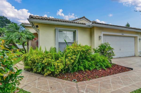 Las Colinas Village, 5914 Las Colinas Cir, Lake Worth, Florida 33463, image 1