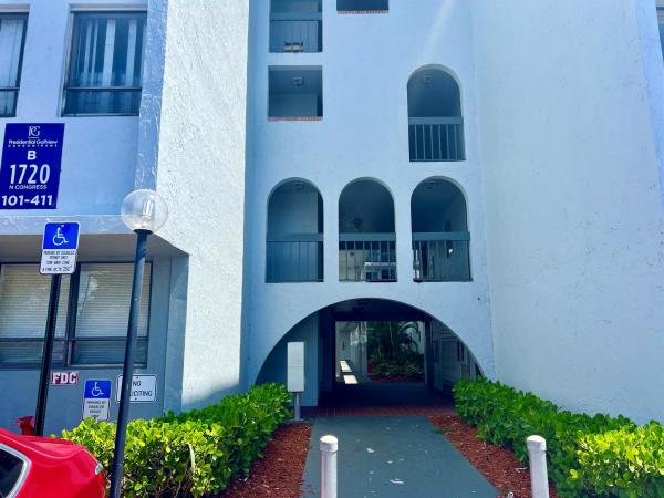 Presidential Golfview, 1720 N Congress Ave #211, West Palm Beach, Florida 33401, image 1
