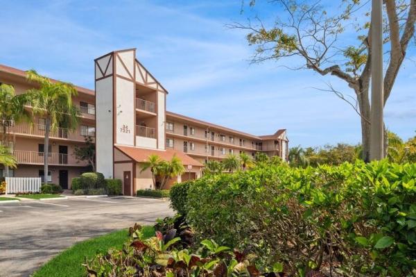 Huntington Lakes 4, 7321 Amberly Ln #203, Delray Beach, Florida 33446, image 1