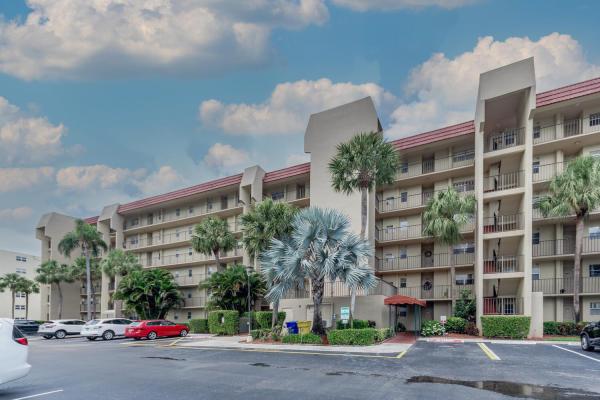 Princeton At Poinciana Place, 3755 Via Poinciana #306, Lake Worth Beach, Florida 33467, image 1