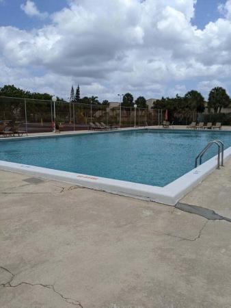 Breakwaters Of The Palm Beaches, 470 Executive Center Dr #2c, West Palm Beach, Florida 33401, image 1