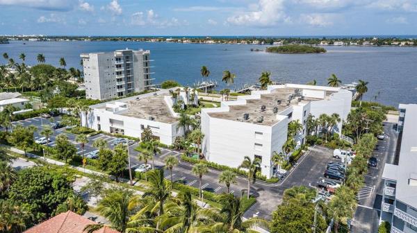 Flagler Yacht Club, 3701 S Flagler Dr #B404, West Palm Beach, Florida 33405, image 1