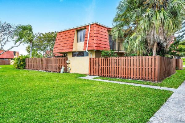 Banyan Lake, 8344 Trent Ct #D, Boca Raton, Florida 33433, image 2
