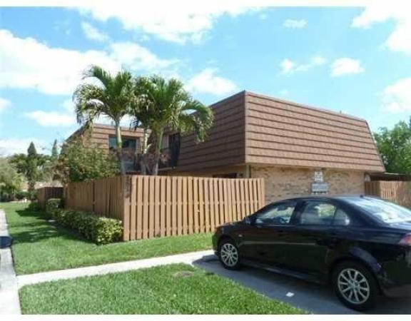 Camelot Lakes, 4101 Wimbledon Dr, Cooper City, Florida 33026, image 1