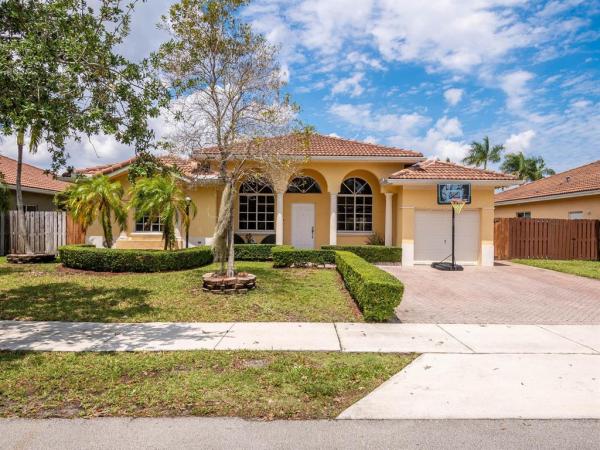 Twin Lake Shores Central, 13091 SW 141st St, Three Lakes, Florida 33186, image 1