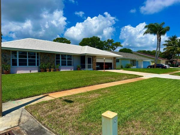 Lone Pine Estates, 111 W Timber Run, Riviera Beach, Florida 33407, image 1
