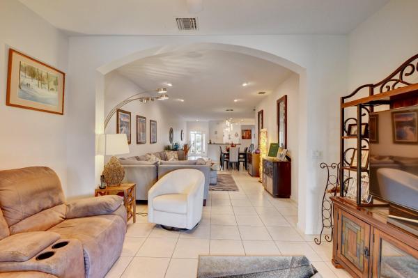 Palm Isles West, 9572 Crescent View Dr N, Boynton Beach, Florida 33437, image 2