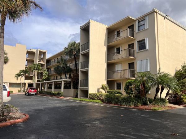 Hidden Harbour Of The Palm Beaches, 890 N Federal Hwy #405, Lantana, Florida 33462, image 1