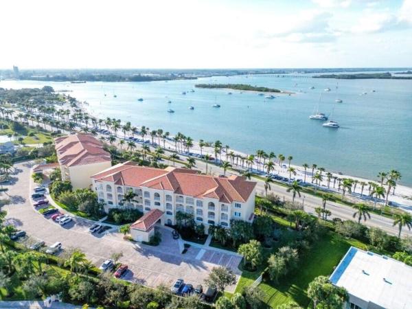 Harbour Isle West, 35 Harbour Isle Dr #105, Fort Pierce, Florida 34949, image 1