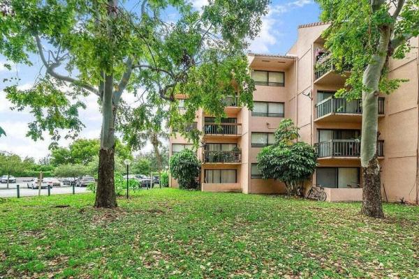 Presidential Golfview, 1850 N Congress Ave #311, West Palm Beach, Florida 33401, image 1
