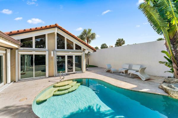 Ocean Walk Place, 102 W Sandpiper Cir W, Jupiter, Florida 33477, image 1