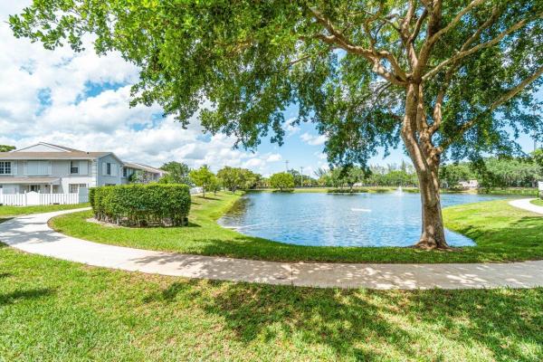 The Charter Club Of Palm Beach, 233 Foxtail Dr #G, Greenacres, Florida 33415, image 2