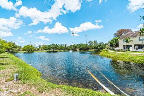 The Charter Club Of Palm Beach, 233 Foxtail Dr #G, Greenacres, Florida 33415, image 3
