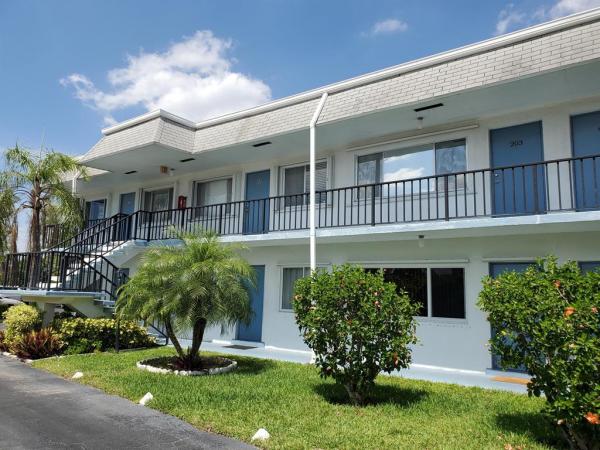 Parkview Villas, 2480 Lake Osborne Dr #203, Lake Worth Beach, Florida 33461, image 1