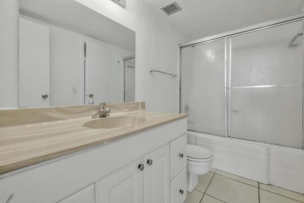 Sailboat Cay, 13499 Biscayne Blvd #910, North Miami, Florida 33181, image 3