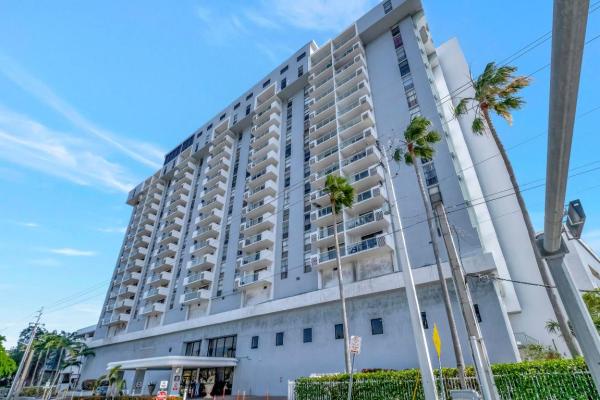 Sailboat Cay, 13499 Biscayne Blvd #910, North Miami, Florida 33181, image 2