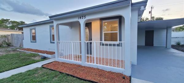 Whispering Palms, 1425 S B St, Lake Worth Beach, Florida 33460, image 1