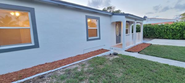 Whispering Palms, 1425 S B St, Lake Worth Beach, Florida 33460, image 2