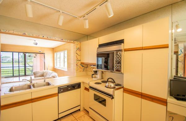 Fairway Park At Indian Spring, 5785 Fairway Park Ct #205, Boynton Beach, Florida 33437, image 3