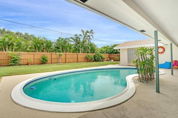 Kings Court, 320 NE 3rd Ct, Boca Raton, Florida 33432, image 1