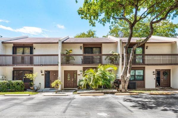 Villager Townhomes, 848 NW 47th St, Deerfield Beach, Florida 33064, image 1