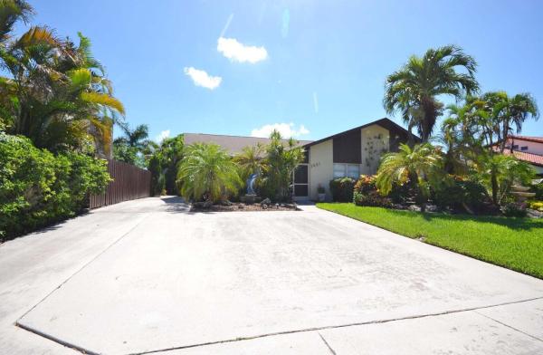 Lakeside Shores, 1421 NW Riverside Cir, Wellington, Florida 33414, image 2