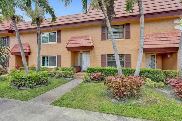 Cranbrook Townhomes, 4541 NW 9th Ave, Deerfield Beach, Florida 33064, image 1